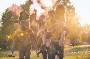 fall family photos with color powder 